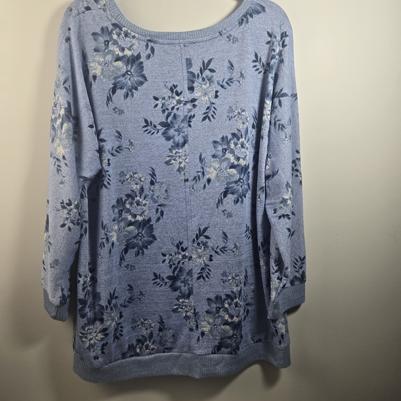 Lane Bryant Blue Floral Top NWT - Picture 4 of 5